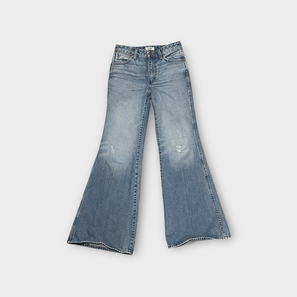 Wrangler Wanderer High Rise Flare Jean 26x32. Womens. From Free People. - Picture 6 of 9